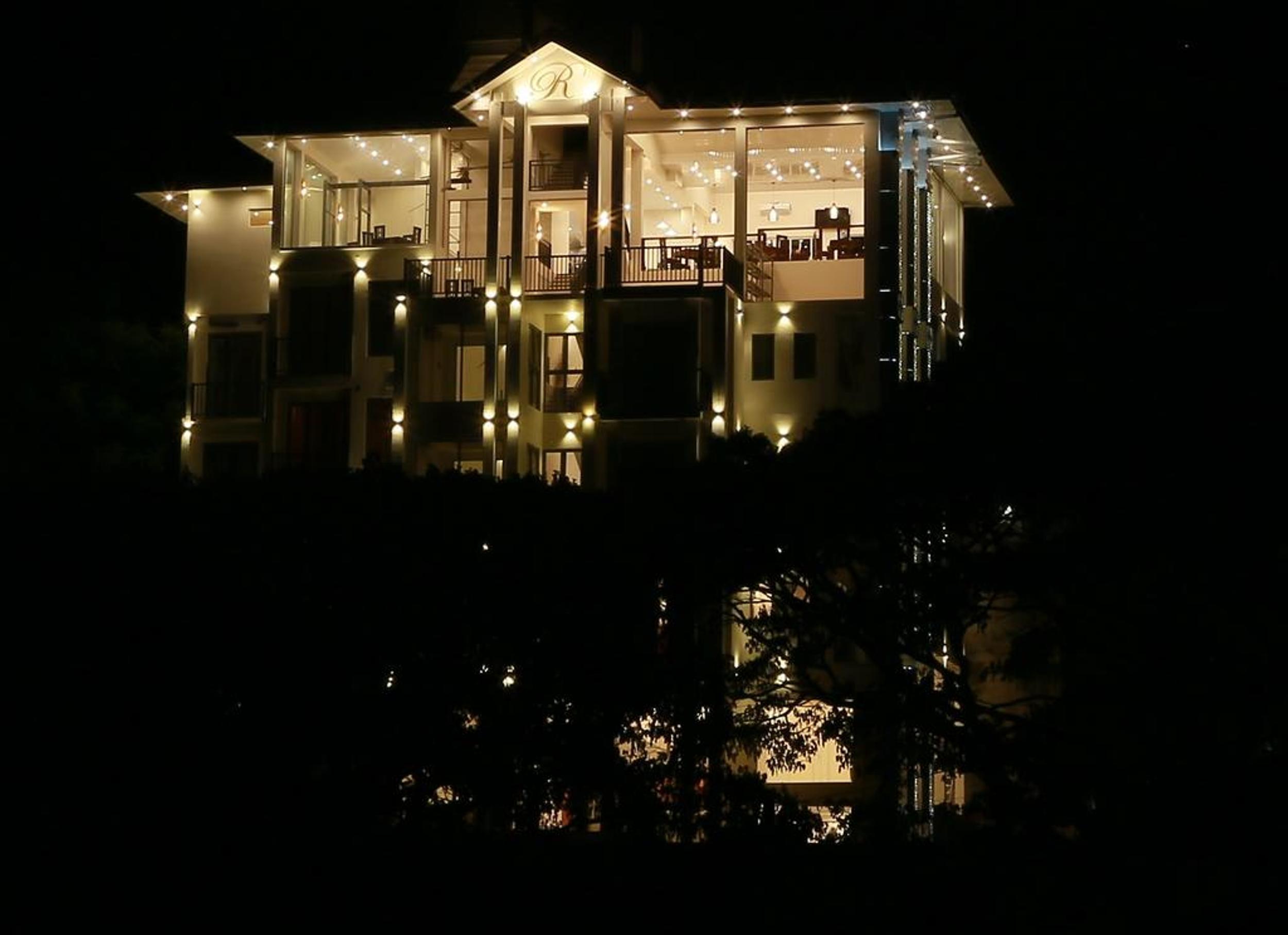 Rivendell Hotel Канди Екстериор снимка