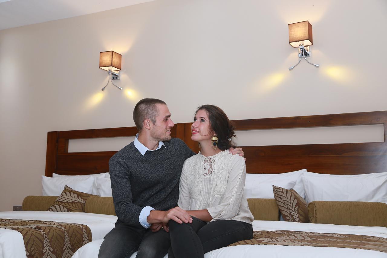 Rivendell Hotel Канди Екстериор снимка